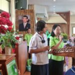 ตัวแทนนักเรียนทำหน้าที่พิธีกรภาคภาษาอังกฤษ